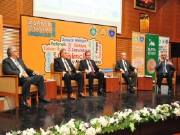 İş Dünyasının Duayenleri Gençlere Yol Haritası Çizdi 