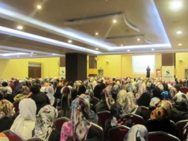 'Çocuğun İlk Öğretmeni Annedir'