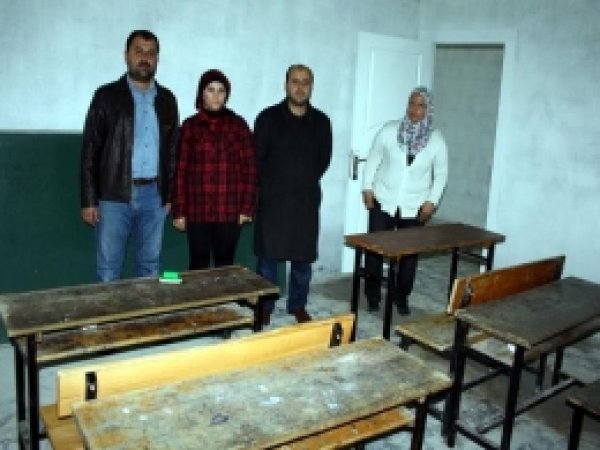 Suriyeliler Mersin'de Kendi Okullarını Açtı 