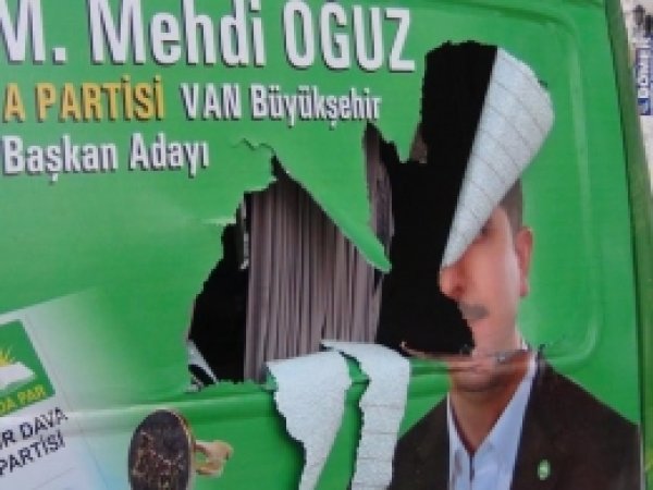 HÜDA PAR Seçim Aracına Taşlı Saldırı 