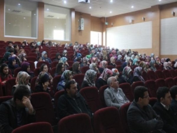 'Sahabeler, En Zor Zamanlarda İslam'a Sahip Çıkmıştır'