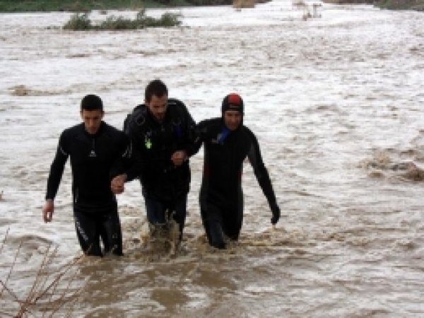Mersin'de Sel Sularında Can Pazarı 