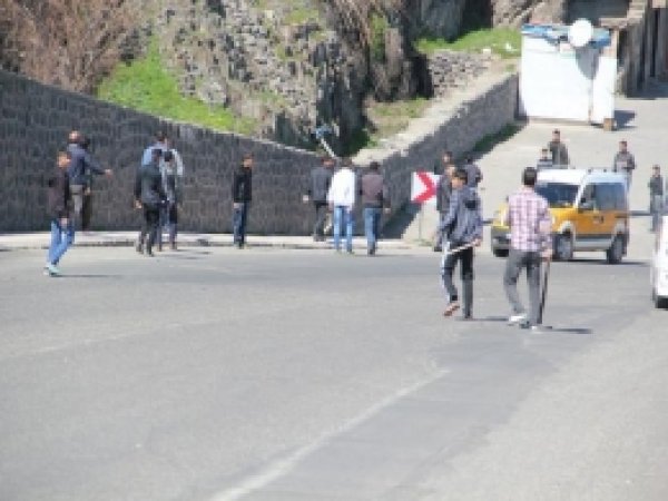 BDP'lilerden HÜDA PAR Konvoyuna Saldırı 