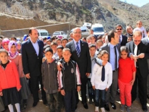 Sason Kınalı Köyüne Kütüphane Desteği 