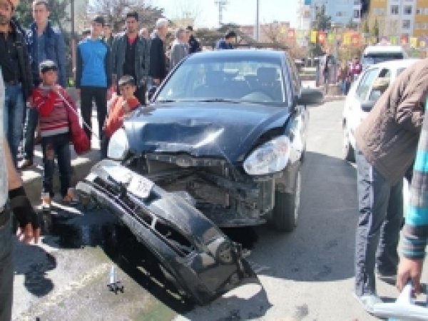 Zincirleme Kazada Maddi Hasar Meydana Geldi 