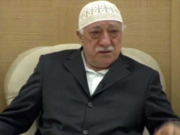 Gülen'in Yeşil Pasaportu İptal Edildi 