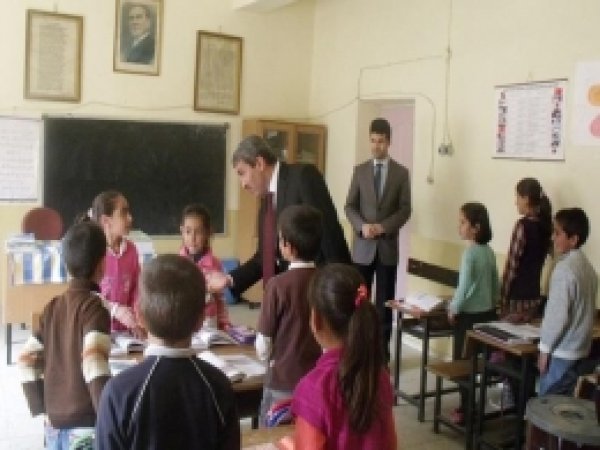 Bingöl'de Köy Okulları Onarılıyor 