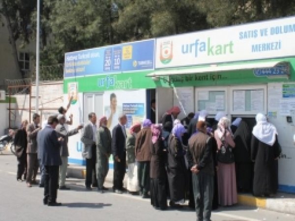 Yaşlılar Ücretsiz Seyahatten Memnun 