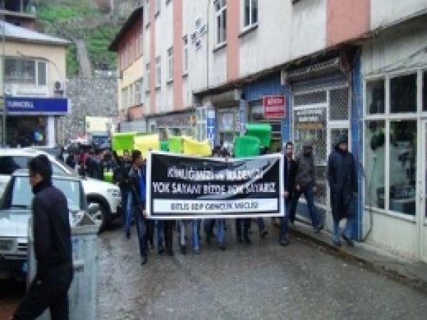 Önce Mevlit Verdiler Sonra Yürüyüş Yaptılar 