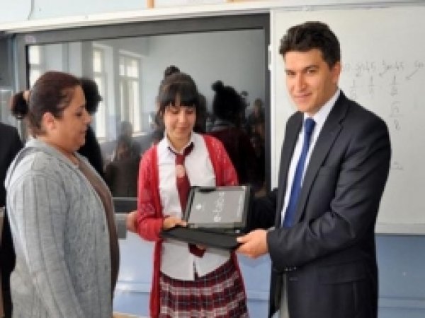 Beytüşşebap'ta 136 Tablet Bilgisayar Dağıtıldı 
