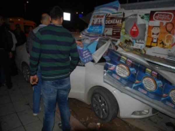 Araç İnşaat Barikatına Girdi 