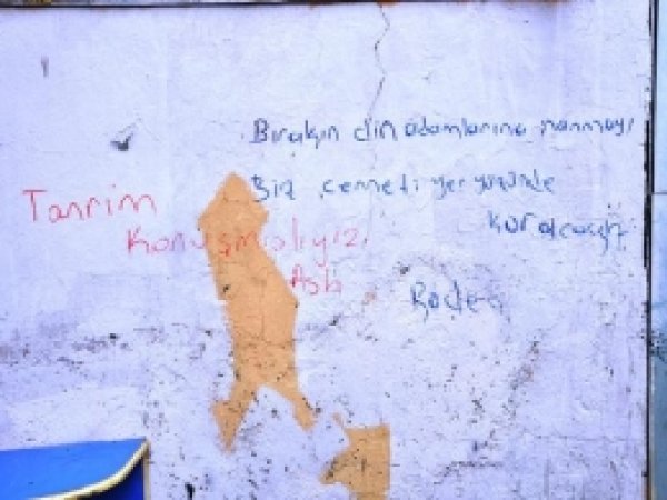 Şırnak'ta Duvarlara Dine Hakaret İçerlikli Yazılar   