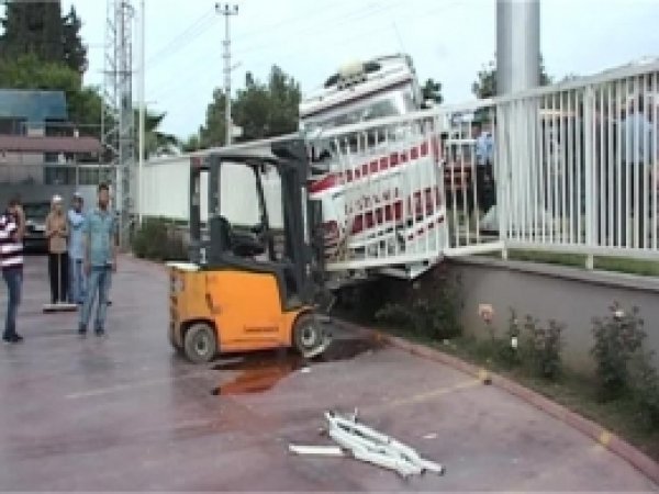 Mersin'de Trafik Kazası: 12 Yaralı 