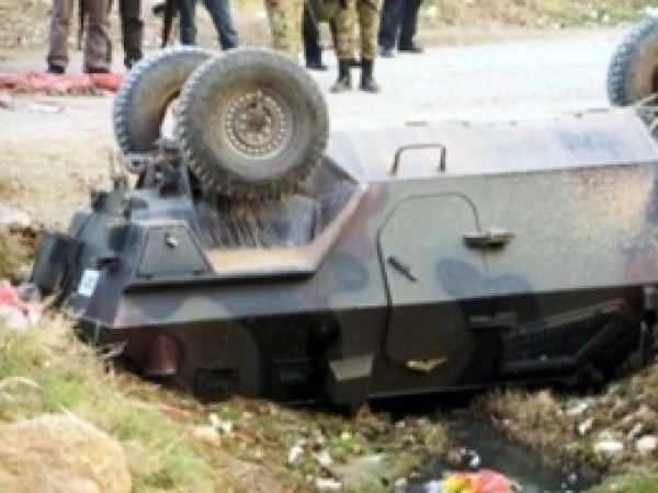 Askeri Araç Devrildi 
