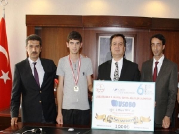 Sosyal Bilimler Lisesi'nden Türkiye Birinciliği Ödülü 