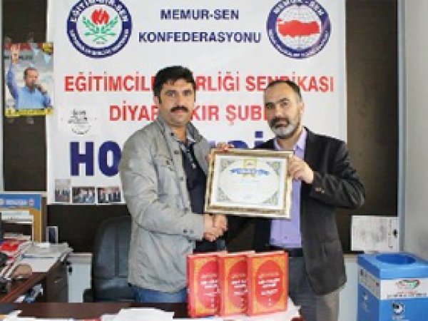 'Öğrenciler Kur'an'sız Kalmasın' Projesine Destek 