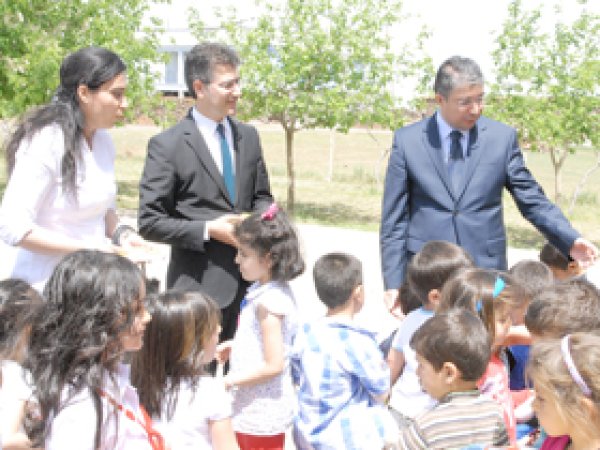 Ana Sınıfı Öğrencilerine Oyuncak Dağıtıldı 