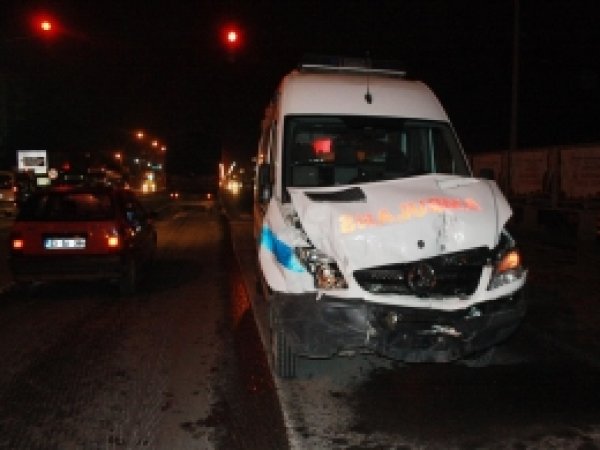 Hasta Nakil Aracı Kaza Yaptı: 1 Yaralı 