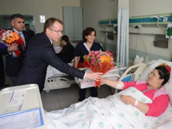 Yeni Annelere Çiçek 