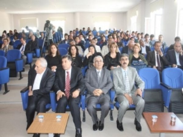 YYÜ'de Öğrencilere Konferans 