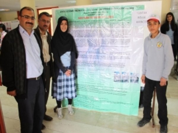 Liseli Öğrencilerden Bilim Fuarı  