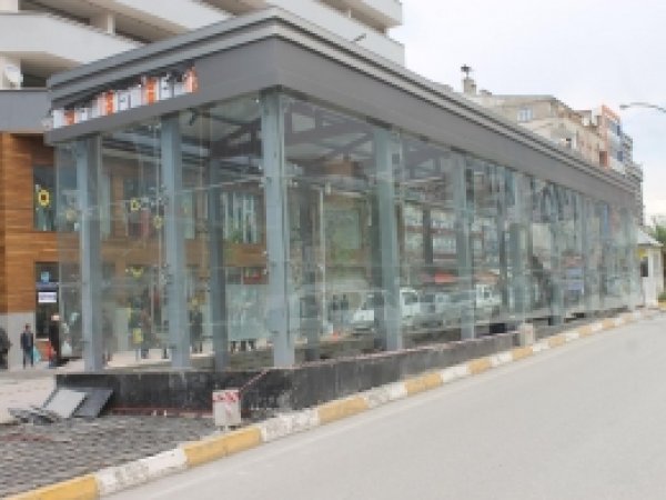Tadilatı Bitirmeden  Yapılanlar da Kırıldı