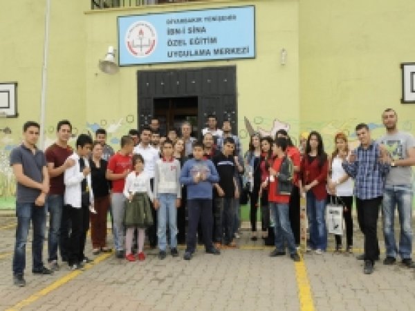 'Otizmin Farkındayız Onların Yanındayız' 