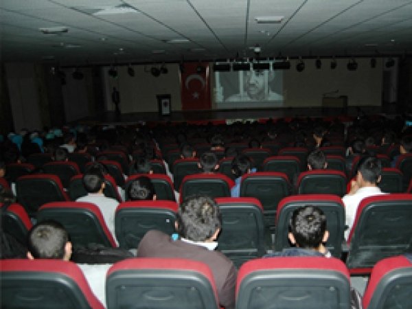 'Şehitlerin Hizmetleri Örnek Alınmalıdır'