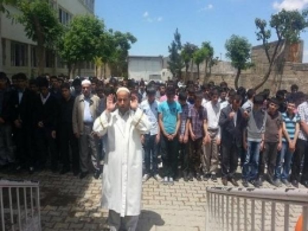 Öğrenciler Soma İçin Saf Tuttu 