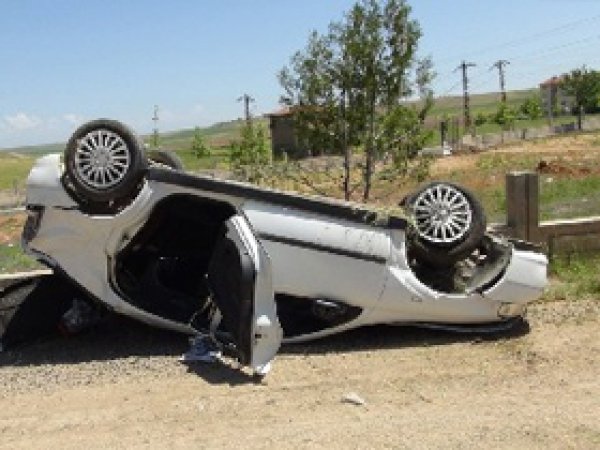 Çınar'da Otomobil Takla Attı: 3 Yaralı 