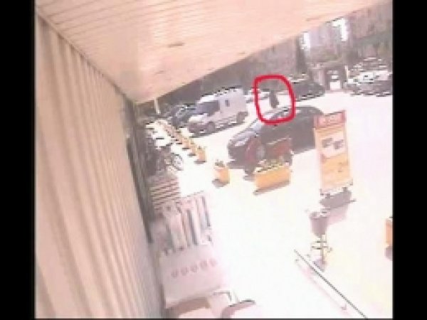 Çarşaf Giyen Soygun Zanlısı Güvenlik Kamerasında 