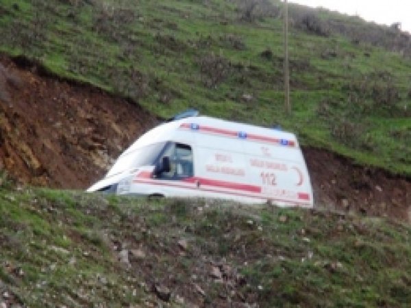 İş Makinesi Uçurumdan Düştü Bir Kişi Öldü 