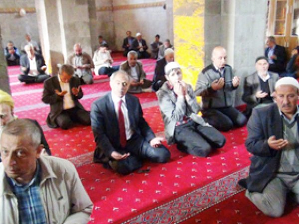 Bitlis'te İşçiler için Mevlit Verildi 