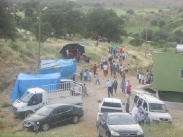 Zembilfroş  Ziyaretine  Binlerce Kişi  Akın Etti 