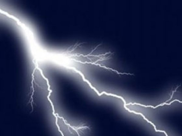 Yıldırım Çarptı; 5 Yaralı 