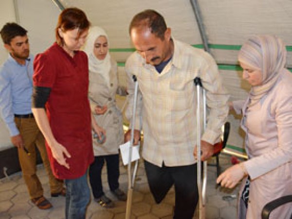 Ceylanpınar'daki Suriyeli Mültecilere Tıbbi Yardım 