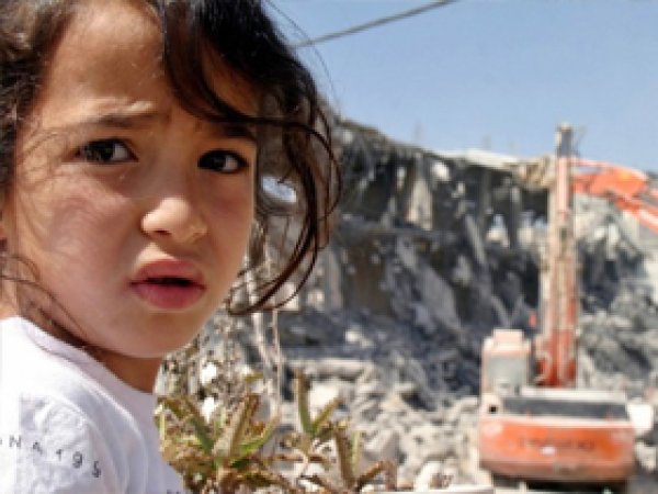 İsrail, Filistinlilere Ait 13 Evi Yıktı