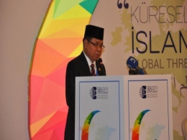 Elimizden Kur'an Alınarak İncil Tutuşturuldu 