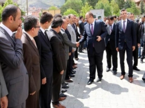 Hakkâri Valisi Yakup Canbolat Göreve Başladı 