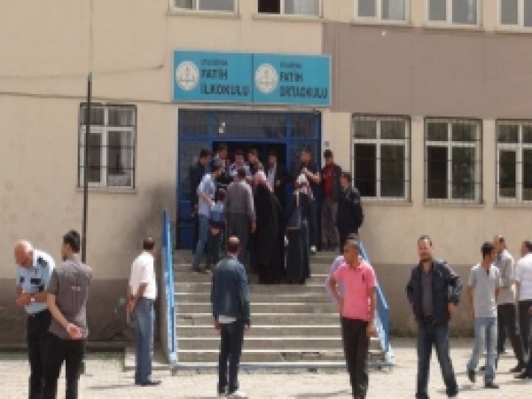 Güroymak'ta Seçim Gergin Başladı 