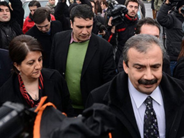 HDP Heyeti İmralı'ya Gitti 