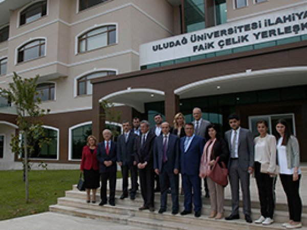 İlahiyat Fakültesi Binası Yeniden Yapıldı 