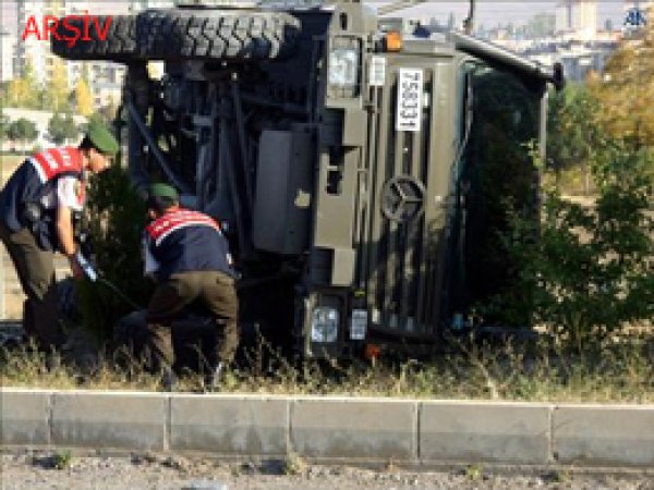 Askeri Araç Devrildi: Bir Ölü 