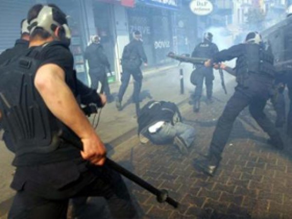 Bursa'da Dayakçı 3 Polis Açığa Alındı 