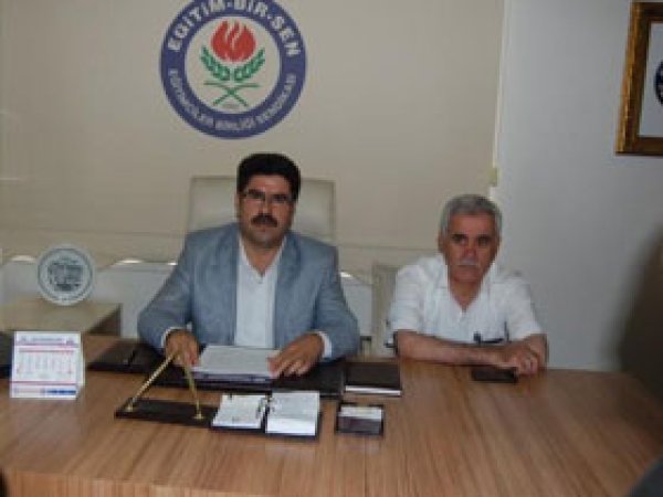 'Kürtçe'nin Önündeki Engeller Kaldırılmalı'