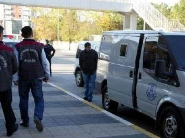 Beytüşşebap'ta Banka Aracı Soyuldu