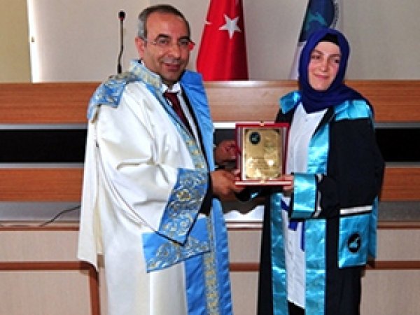 Vanlı Öğrencilerin Mezuniyet Sevinci 