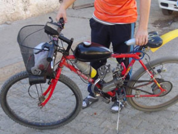 Çınarlı Mucit Bisiklete Motor Taktı 