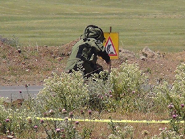 Hastane Önünde El Bombası Paniği 