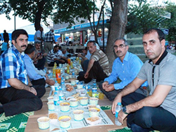 Memur Sen Heyeti Ailelerle Birlikte İftarladı
